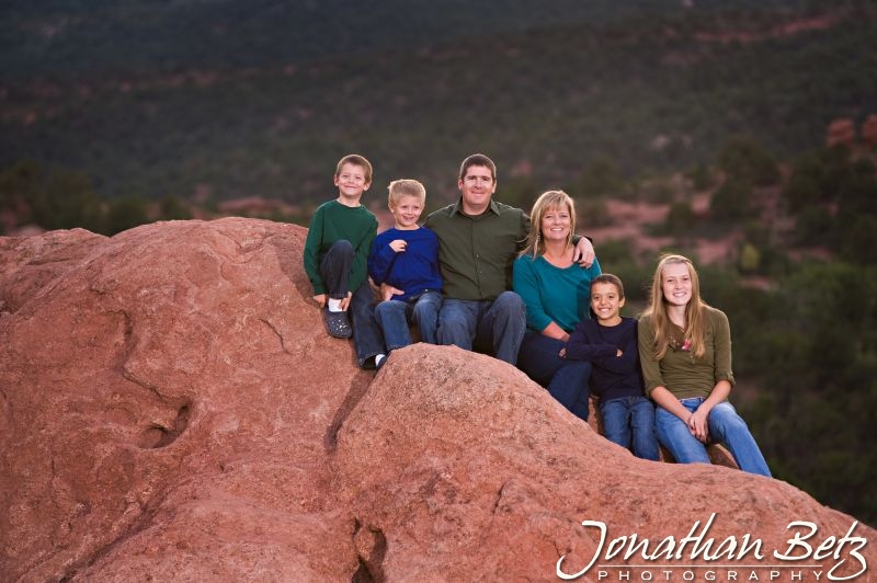 garden of the gods, colorado springs, family picture, Jonathan Betz Photography